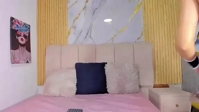 EmmyCruzZ from StripChat