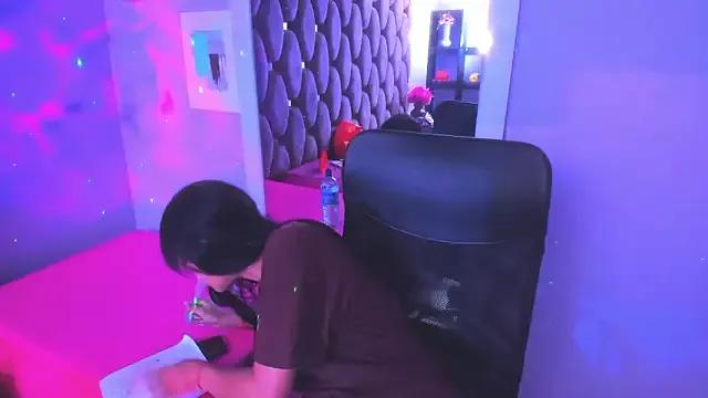 EmmyFerrari from StripChat