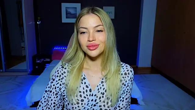 EmmyMills from StripChat