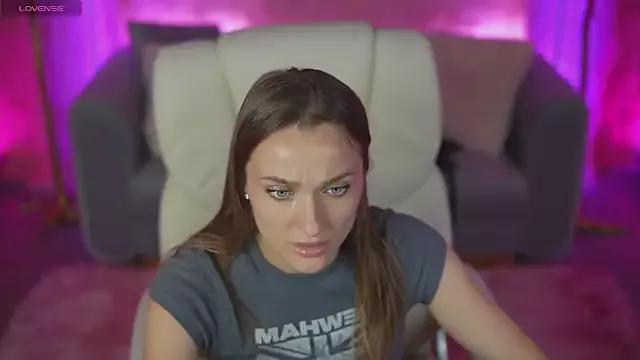 EmmySkyy from StripChat