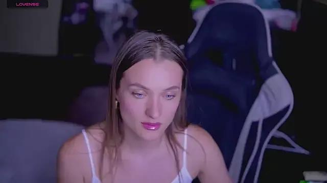EmmySkyy from StripChat