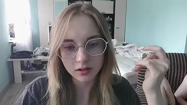 emolina1337 from StripChat is Freechat