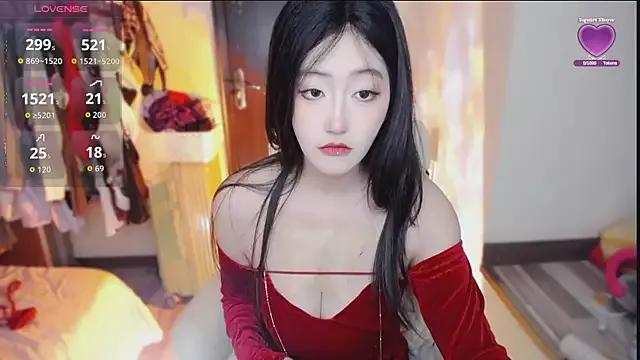 Ennaily from StripChat