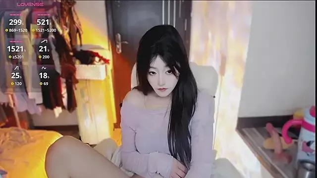 Ennaily from StripChat