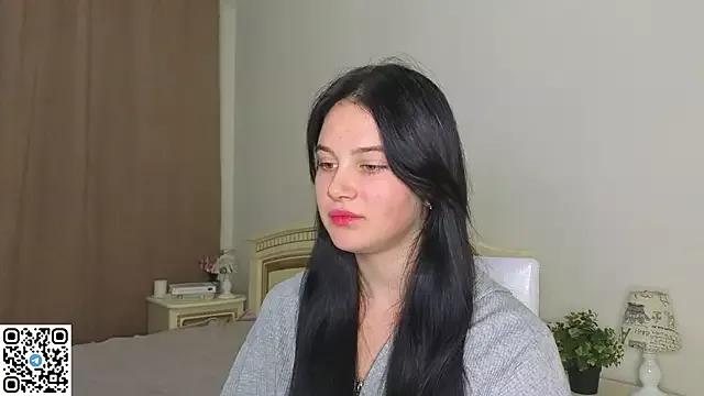 EnricaElis from StripChat is Freechat
