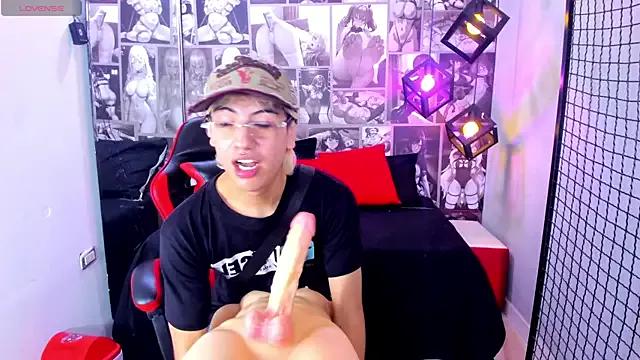 Enrrixxx_ from StripChat is Freechat