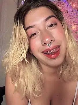 Enyeld_ruru from StripChat
