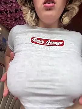Enyeld_ruru from StripChat