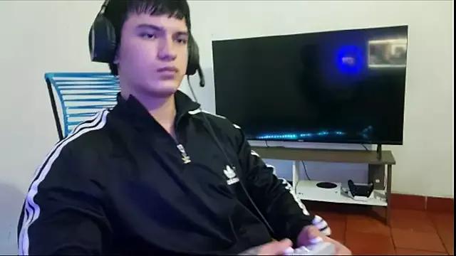 ErickWalton from StripChat is Freechat