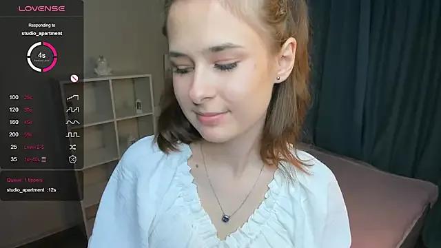 Photos of ErleneFellt from StripChat is Freechat