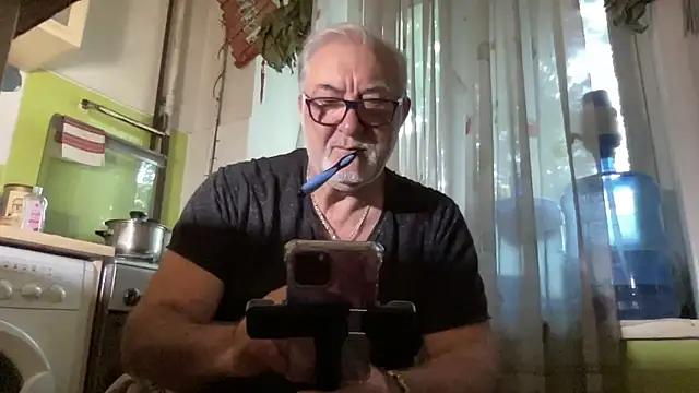 EroticVenetian from StripChat is Freechat