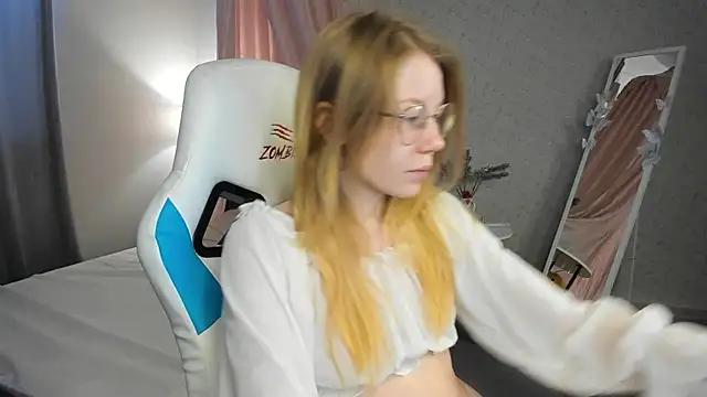 Esme_Runn from StripChat