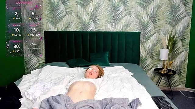 Esme_Runn from StripChat