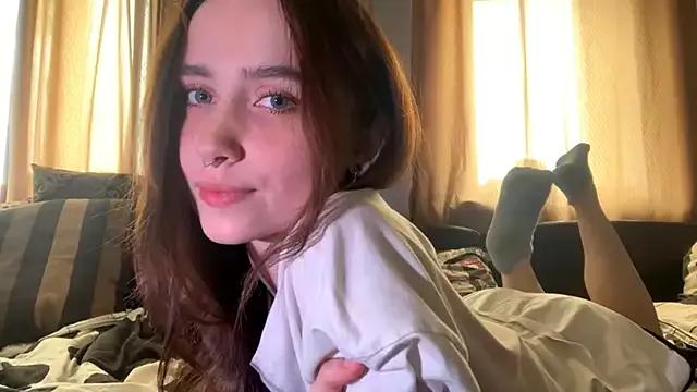 EsmeFunnyGirl from StripChat is Freechat