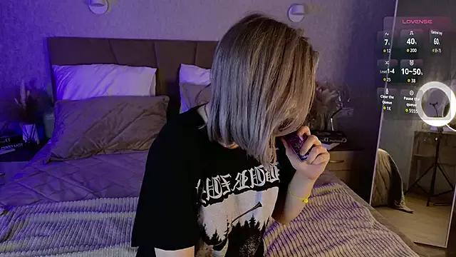 EsmeMayhem from StripChat