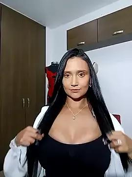 Esmeralda333 from StripChat