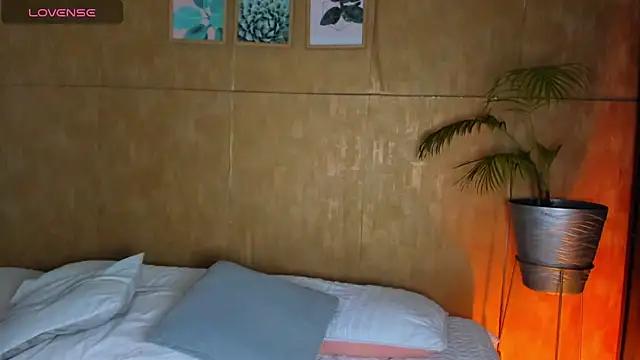 Esmeralda__G from StripChat