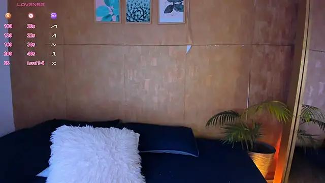 Esmeralda__G from StripChat