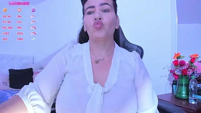 esmeralda_milf from StripChat