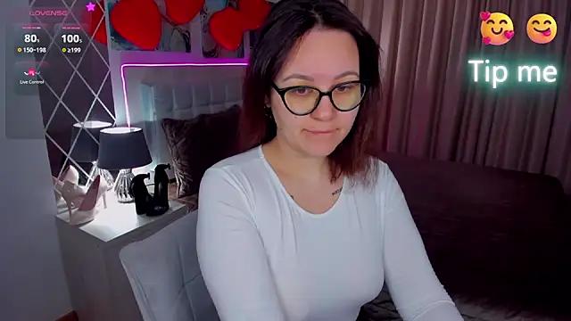 EsterLogan from StripChat