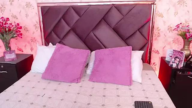 Eva_Alzair from StripChat is Freechat