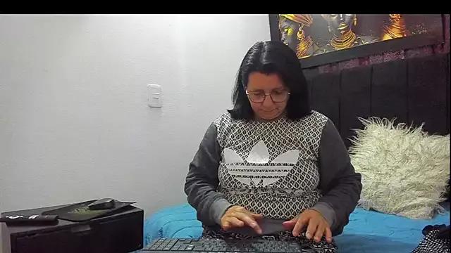 Evaaross_2345 from StripChat