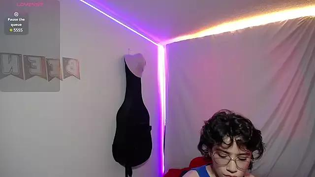 Evans_miaa from StripChat is Freechat