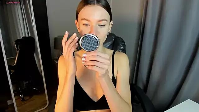 EvaToniz from StripChat is Freechat