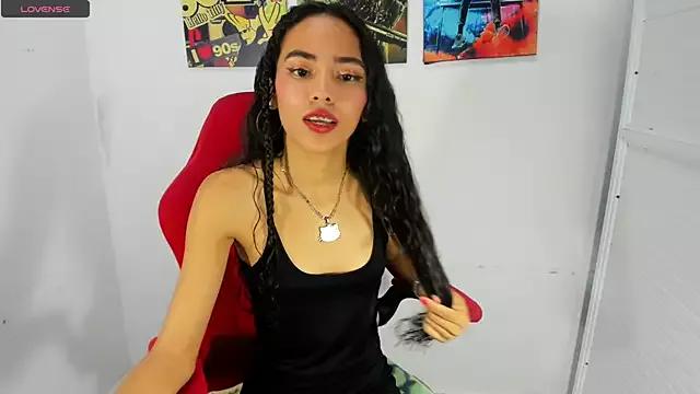 Evelin_shy from StripChat