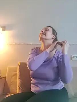 Evelina_cute from StripChat
