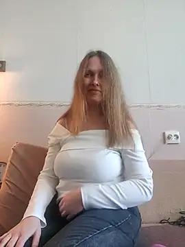 Evelina_cute from StripChat
