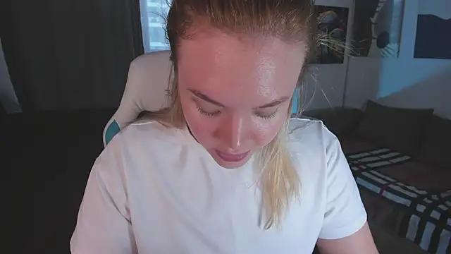 EvelinaDarling from StripChat