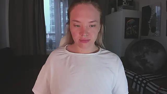 EvelinaDarling from StripChat