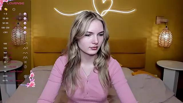 EvelineAmore from StripChat is Freechat