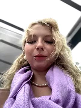 EveLittleSinner from StripChat is Freechat