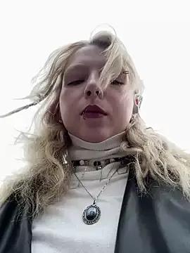 EveLittleSinner from StripChat