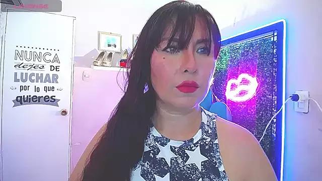 evelyn_mature19 from StripChat