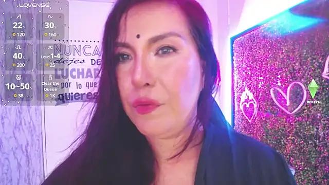 evelyn_mature19 from StripChat