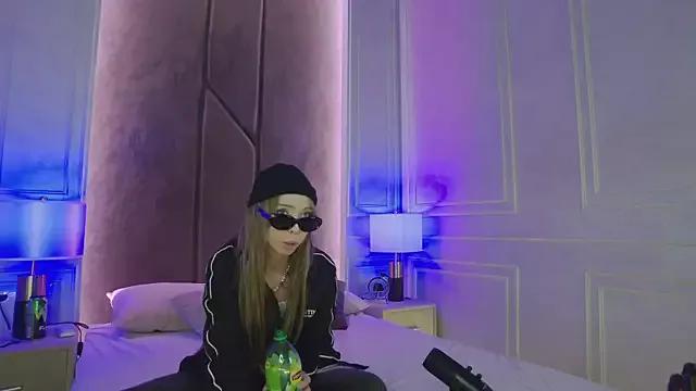 Evelyn_Neal from StripChat is Freechat