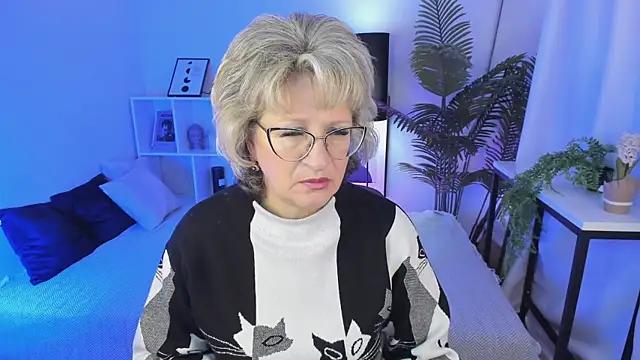 EvelynJoyful from StripChat