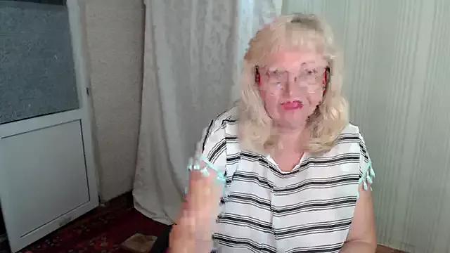 Photos of EvelynLoveShy from StripChat is Freechat