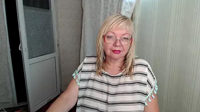 EvelynLoveShy on StripChat