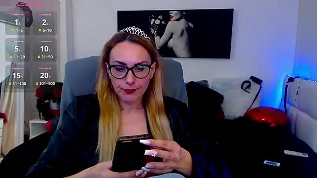 EvelynQueenn from StripChat