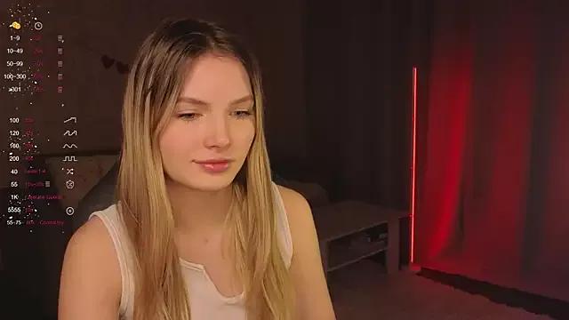 EvelynSin from StripChat is Freechat
