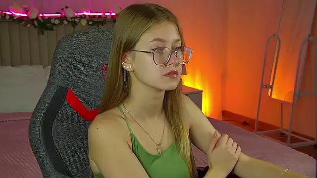 EveMundie from StripChat