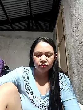 Everleigh_mom from StripChat