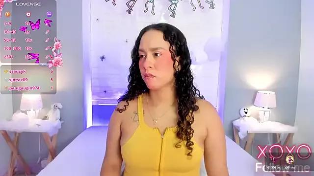 EverlyMooree from StripChat