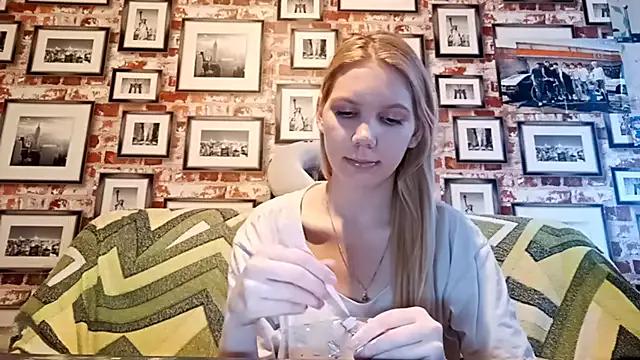 EvieBaggette from StripChat is Freechat