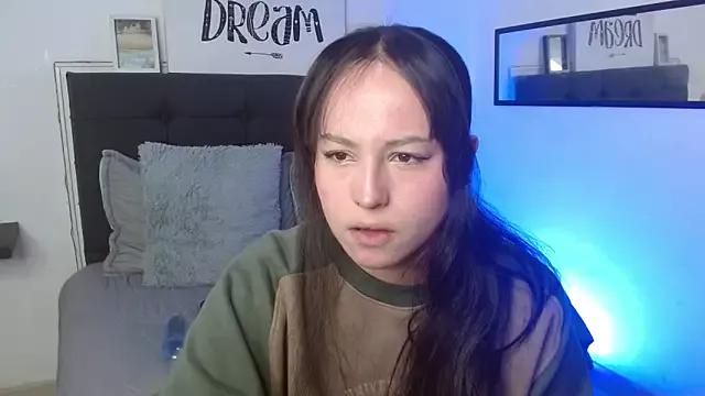 Eymmy_24 on StripChat