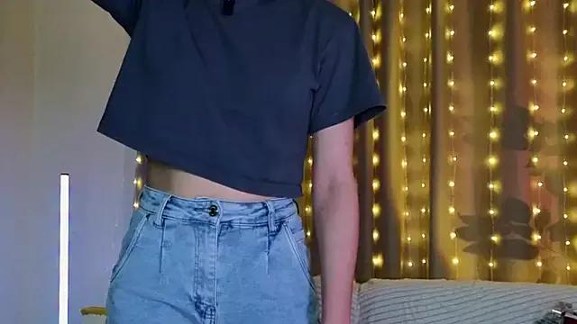 FabiolaCowing webcams show profile image 